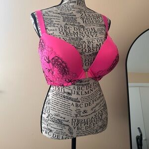 Cacique NWT Bright Pink Lace-Accent Push-Up Bra